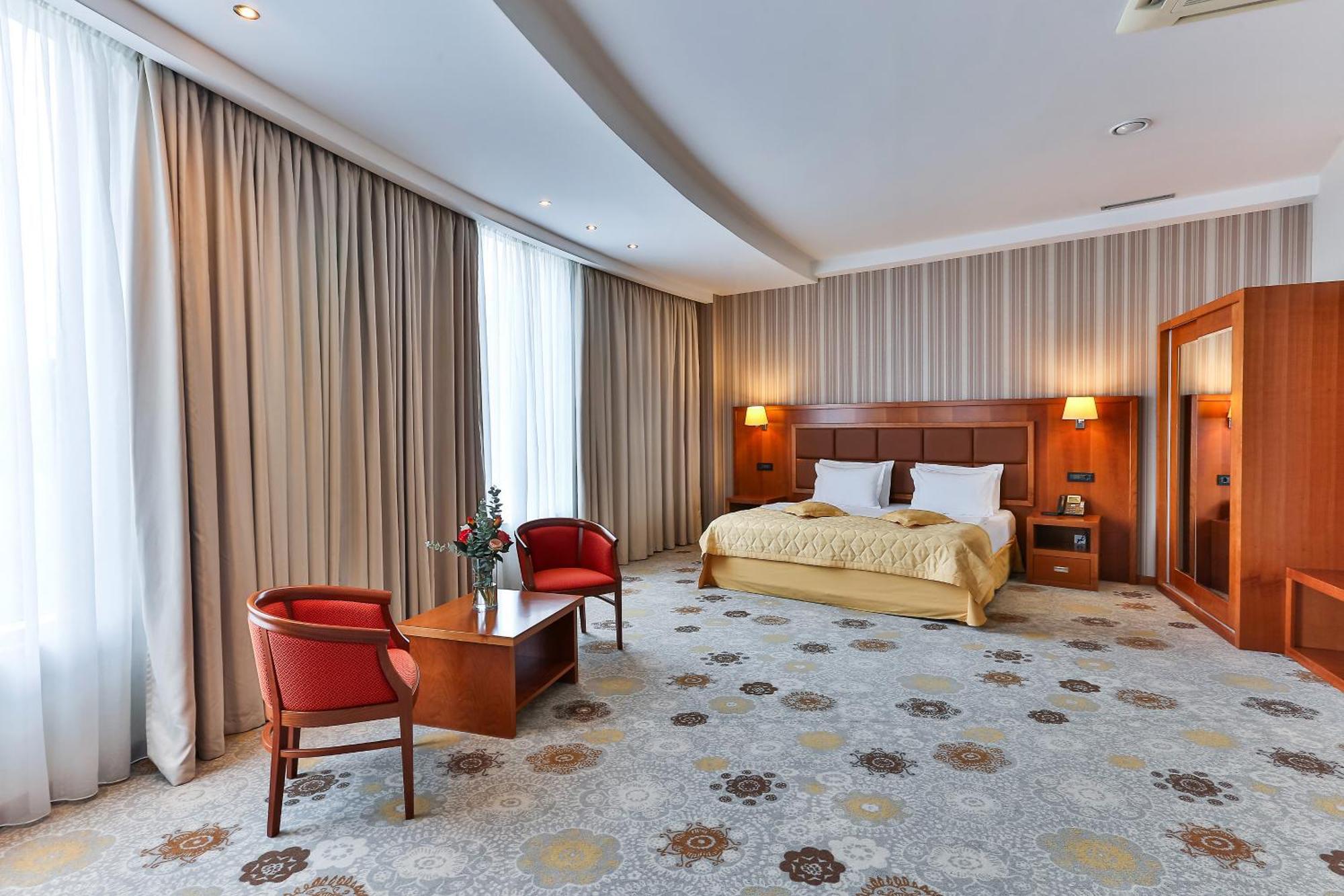 Kings Park Hotel Podgorica Exterior photo