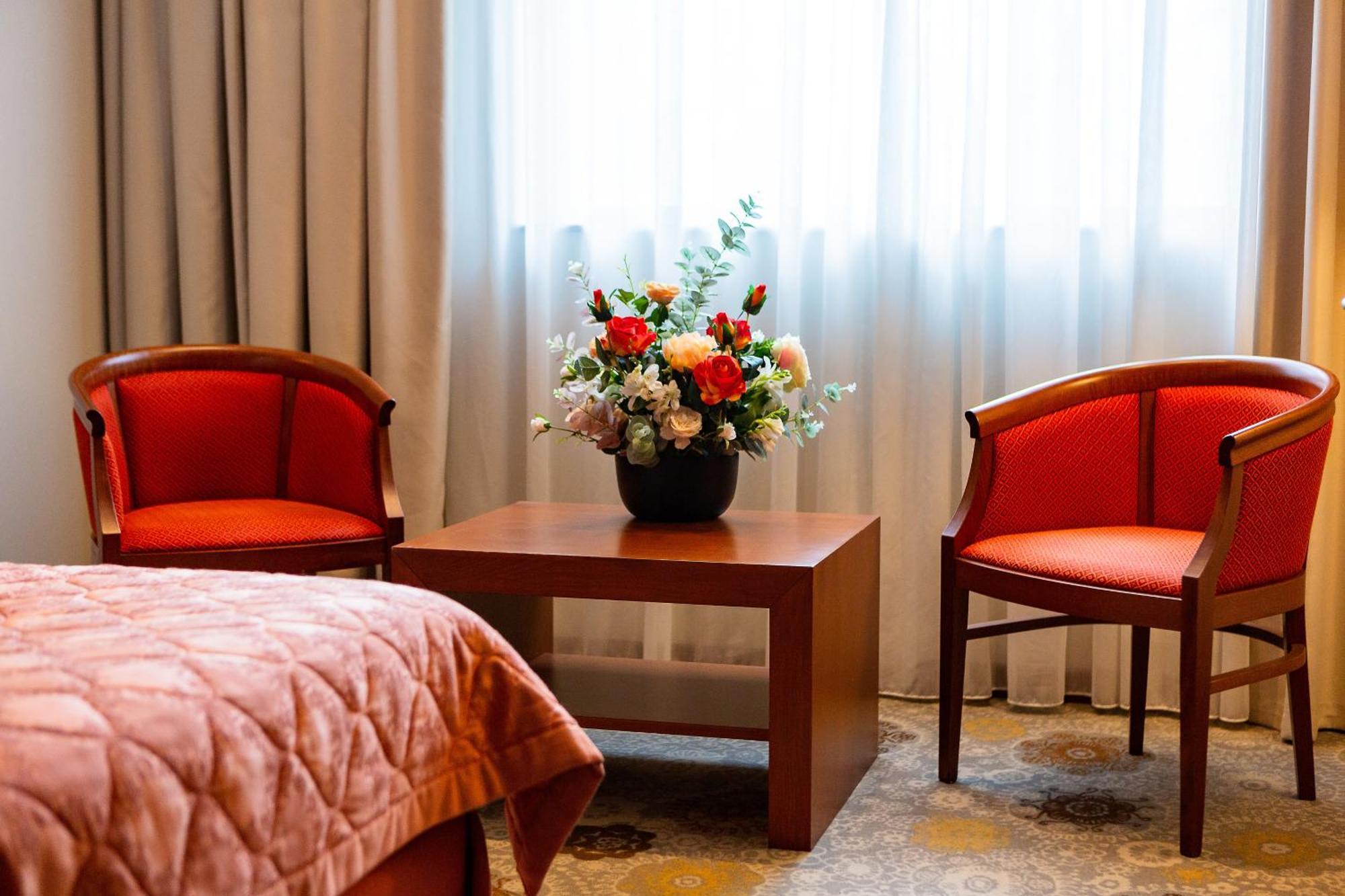 Kings Park Hotel Podgorica Exterior photo