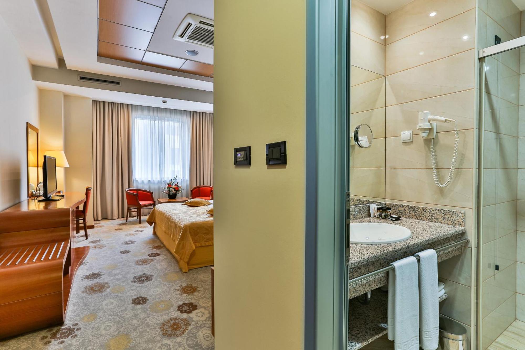 Kings Park Hotel Podgorica Exterior photo