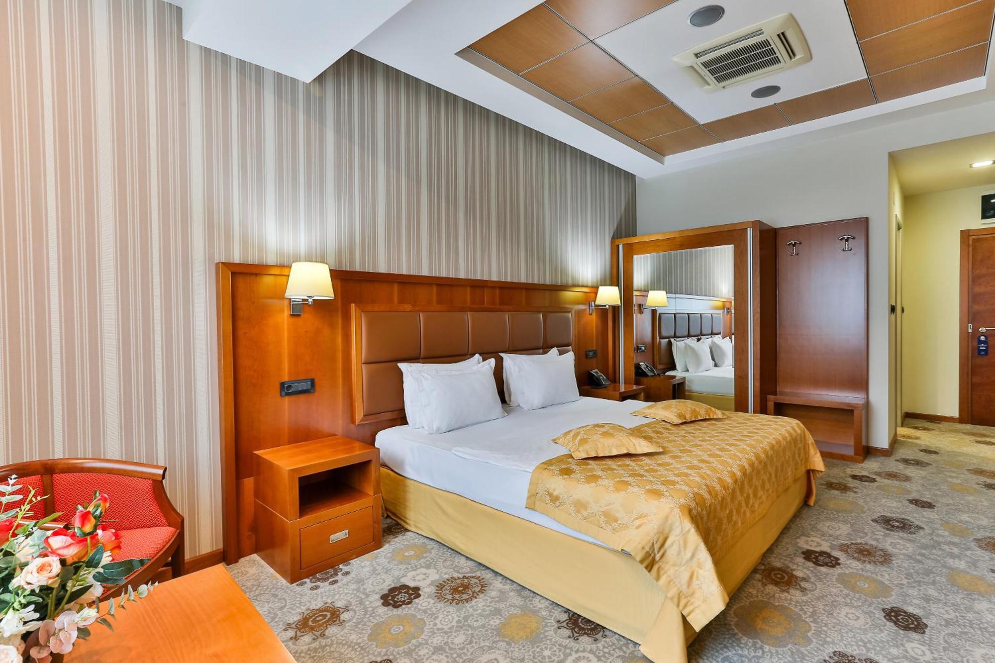 Kings Park Hotel Podgorica Exterior photo