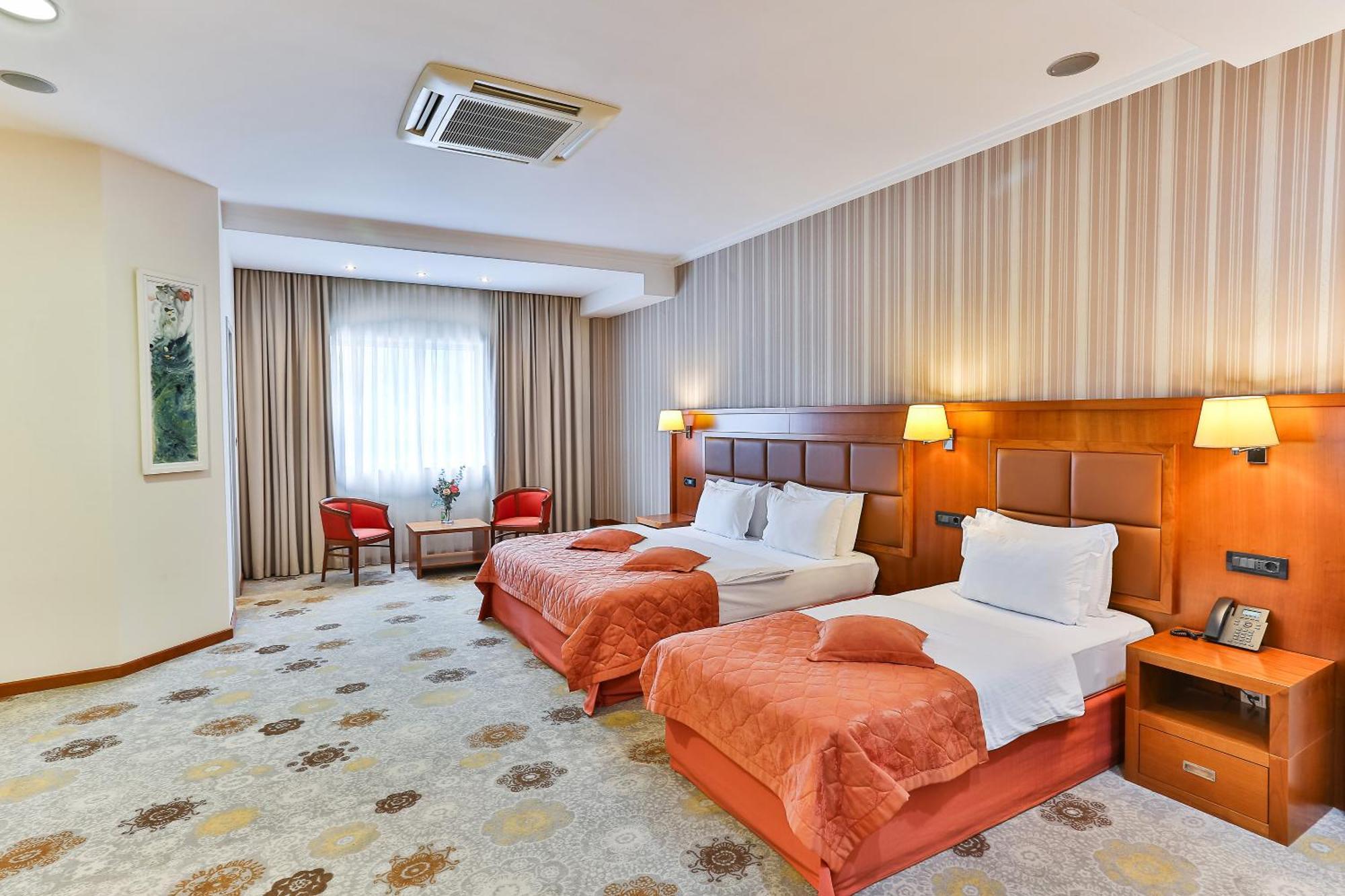 Kings Park Hotel Podgorica Exterior photo