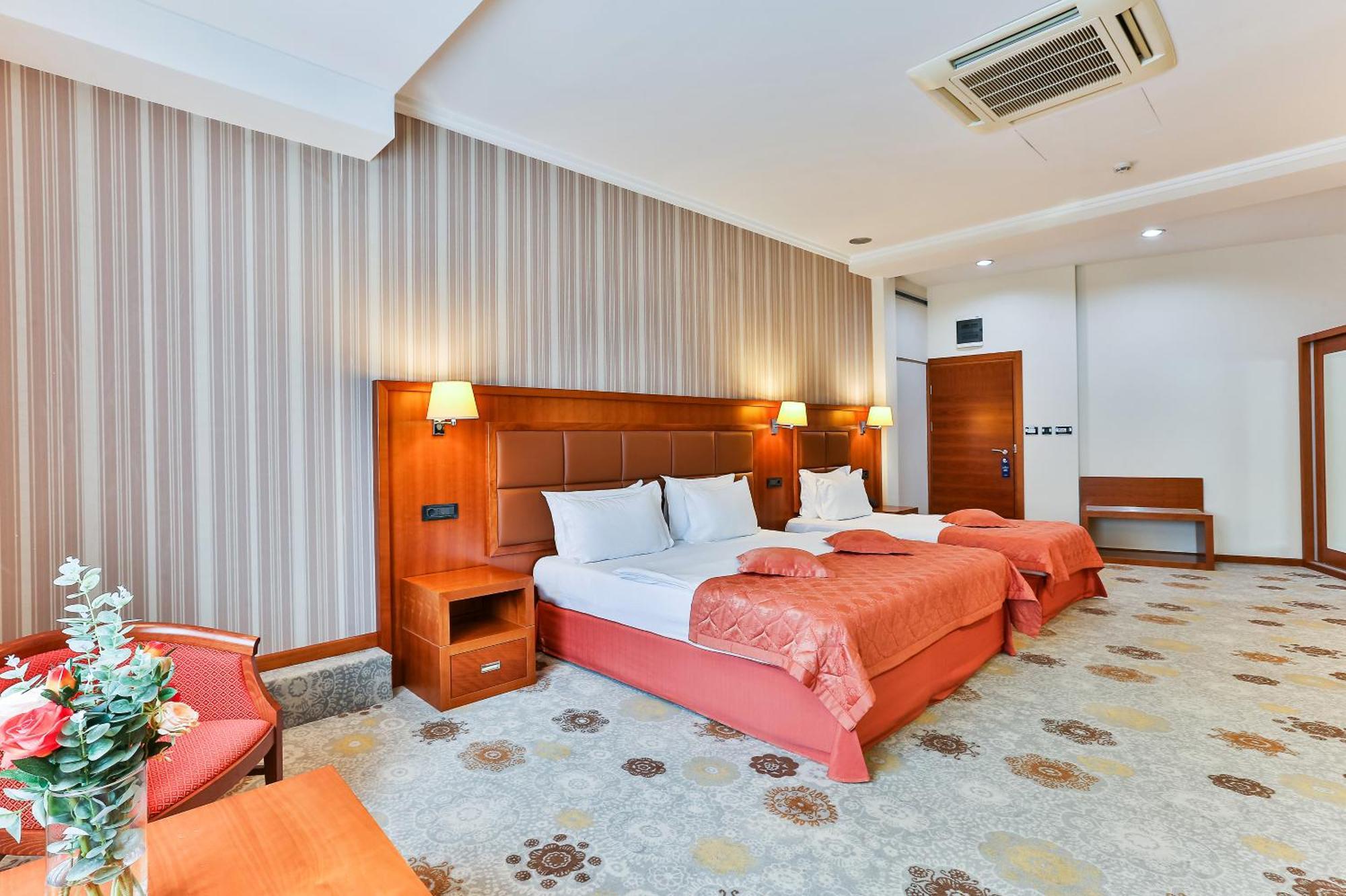 Kings Park Hotel Podgorica Exterior photo