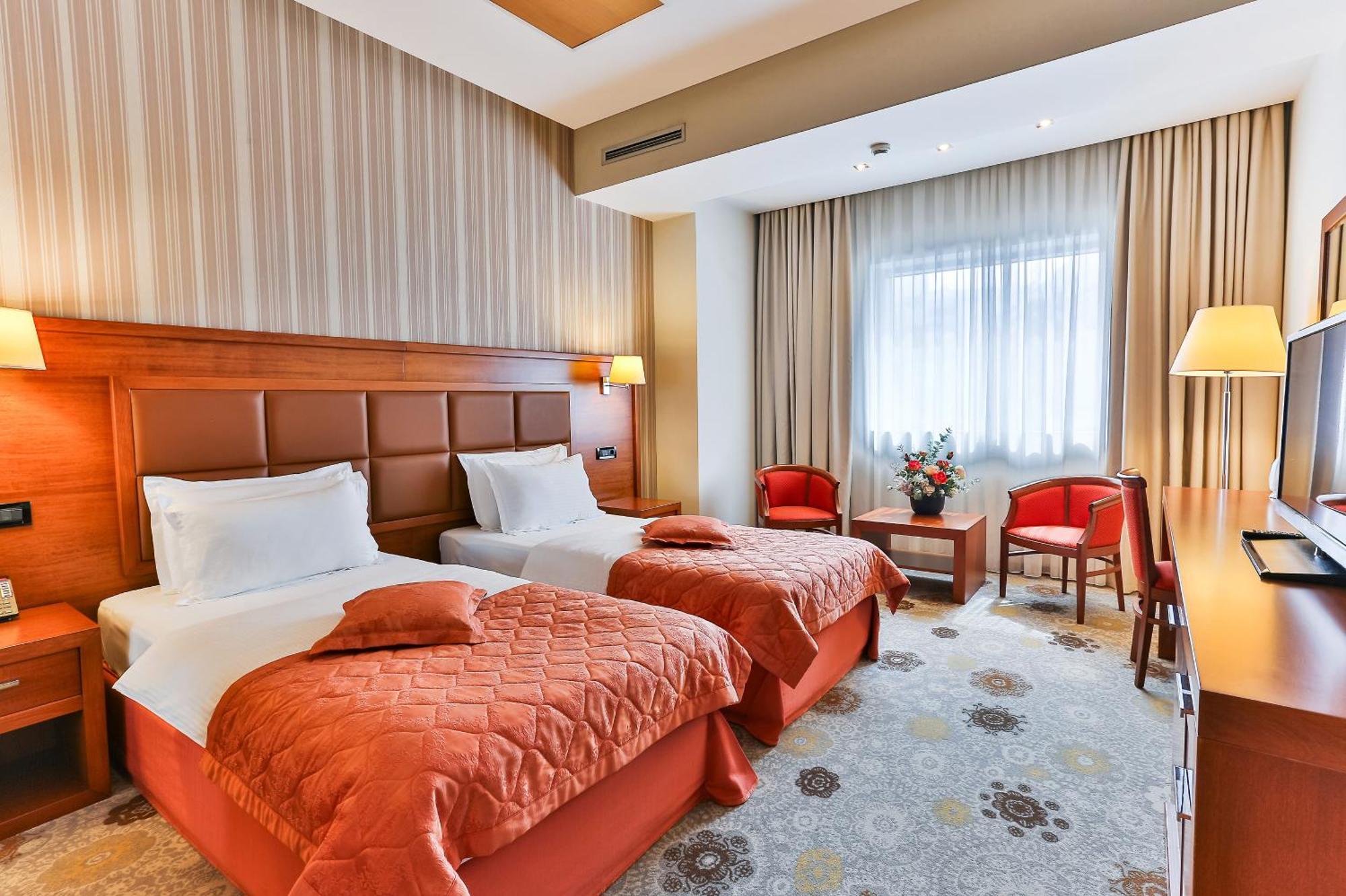Kings Park Hotel Podgorica Exterior photo